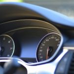 レンタカーでスマホ音楽を簡単に聴く一般的な方法と関連知識 【CAR音楽①】