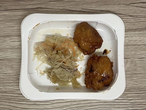 からあげと千切りキャベツ